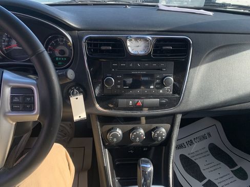 Used 2014 Chrysler 200 Touring image 20
