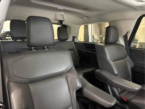Used 2025 Ford Expedition Active AWD/4WD image 33