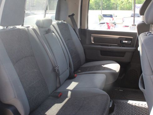 Used 2020 RAM 1500 Classic SLT w/ Luxury Group image 31