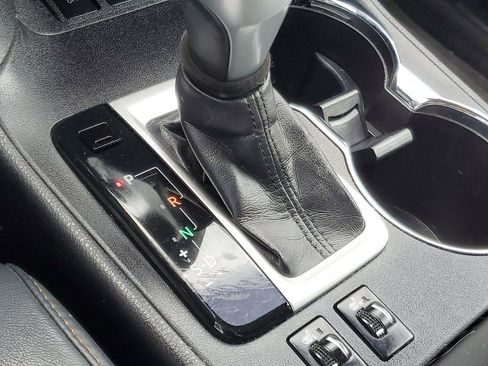 Used 2017 Toyota Highlander SE image 24