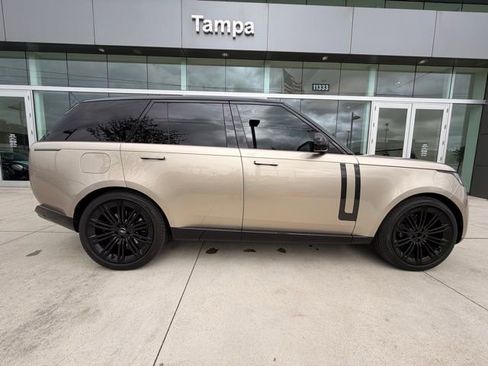 Used 2024 Land Rover Range Rover SE image 18