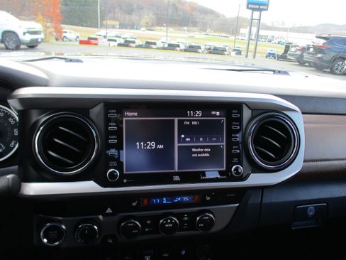 Used 2020 Toyota Tacoma Limited image 16
