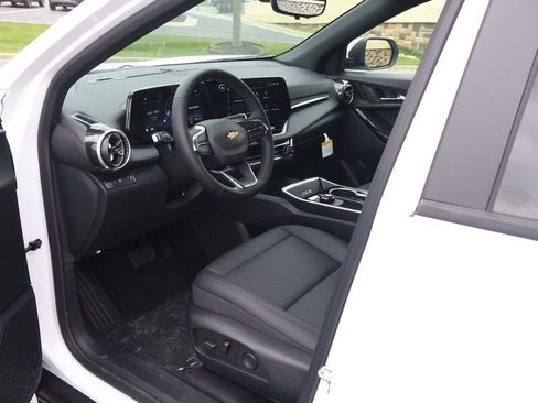 New 2026 Chevrolet Equinox LT w/ Convenience Package II FWD image 13