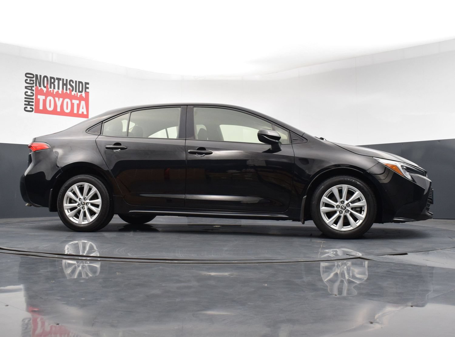 Used 2023 Toyota Corolla LE w/ LE Convenience Package FWD image 27