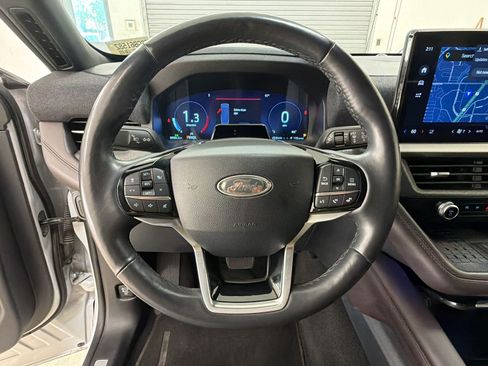 Certified 2025 Ford Explorer Platinum w/ LUX Leather Package AWD/4WD image 11