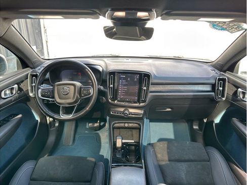 Used 2022 Volvo C40 P8 Recharge Ultimate image 14