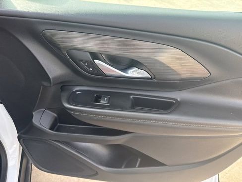 Used 2023 GMC Terrain SLT image 23