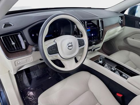 Used 2022 Volvo XC60 B5 Momentum w/ Climate Package image 10