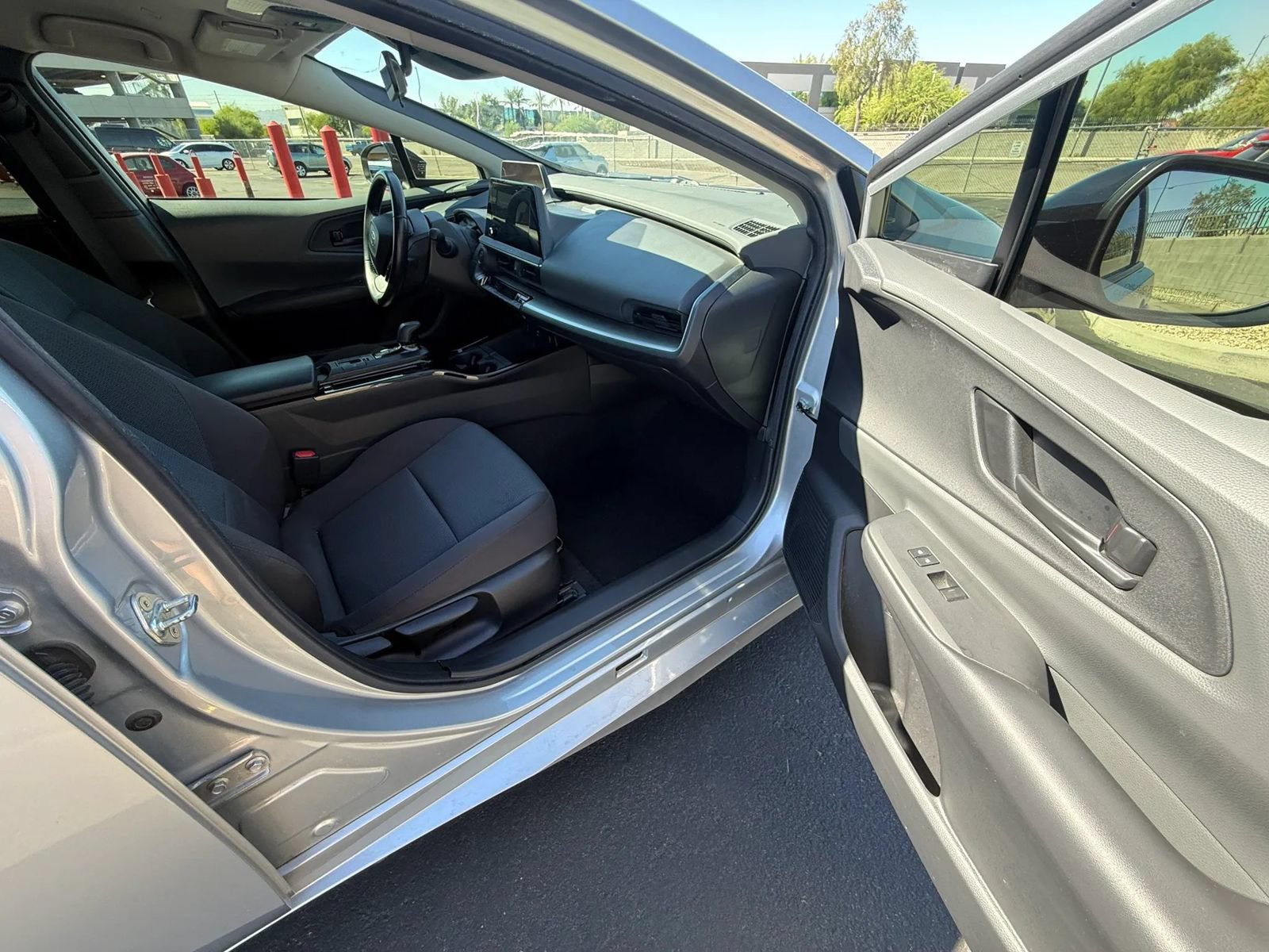 Used 2024 Toyota Prius LE FWD image 17