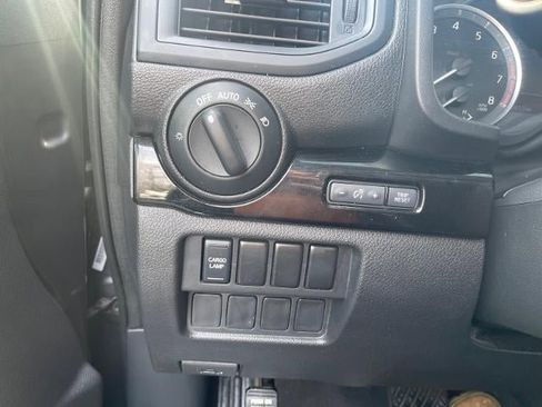 Used 2022 Nissan Titan SV image 14