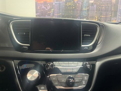 New 2025 Chrysler Voyager LX image 13