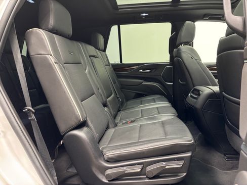 Used 2022 Cadillac Escalade Premium Luxury AWD/4WD image 40