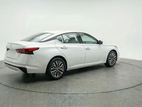 Used 2025 Nissan Altima 2.5 SV image 9