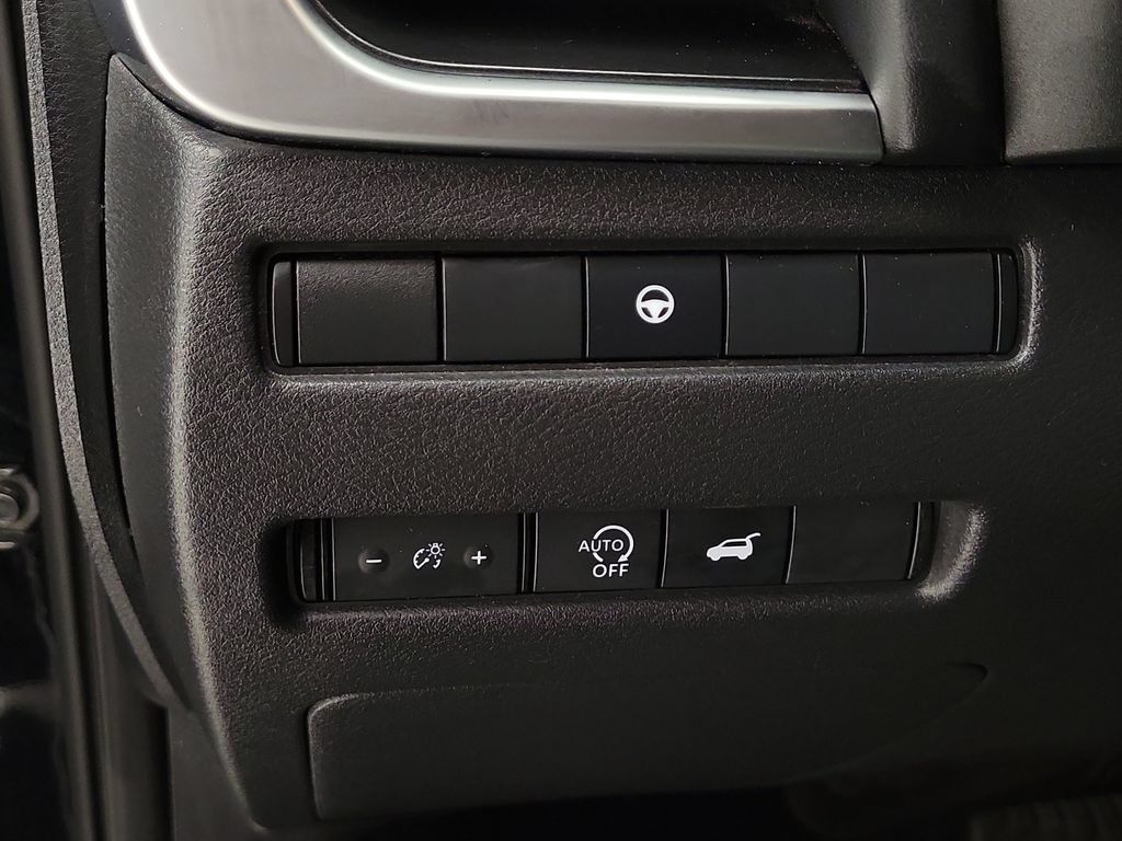 Used 2025 Nissan Rogue SV AWD/4WD image 12