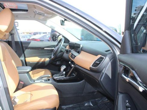 Used 2024 Kia Seltos EX image 16