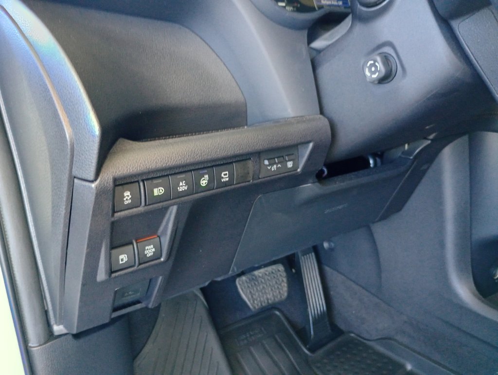 Used 2026 Toyota Sienna Platinum AWD/4WD image 16