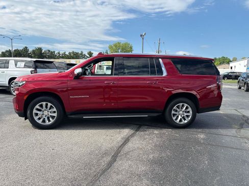 Used 2024 Chevrolet Suburban Premier AWD/4WD image 2