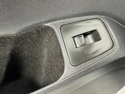Used 2024 Volkswagen Tiguan SE AWD/4WD image 21