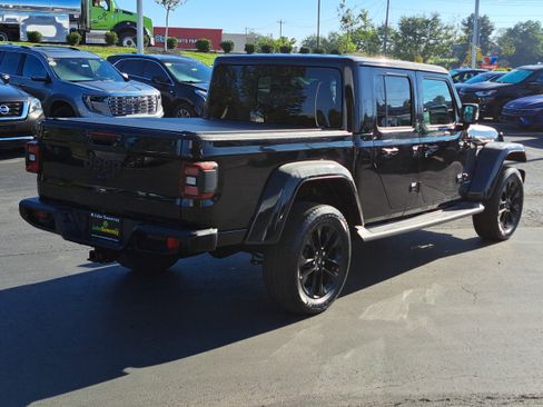 Used 2022 Jeep Gladiator Overland image 4
