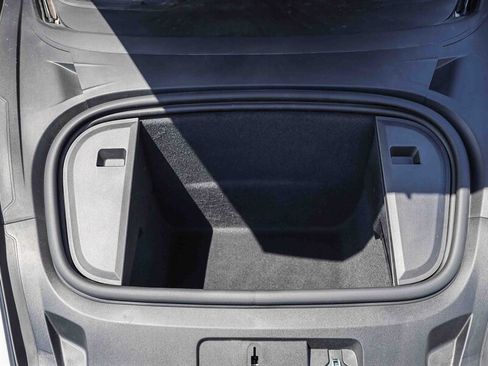Used 2022 Porsche Taycan RWD image 33