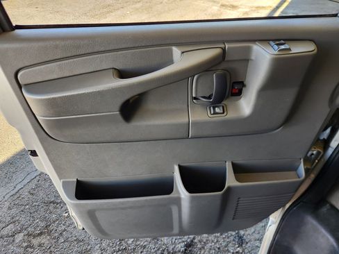 Used 2005 Chevrolet Express 3500 3500 w/ LS Preferred Equipment Group image 13