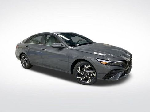 New 2025 Hyundai Elantra Limited image 38