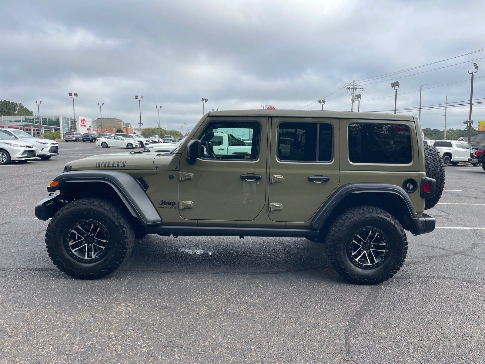 Used 2025 Jeep Wrangler Unlimited Sport AWD/4WD image 13