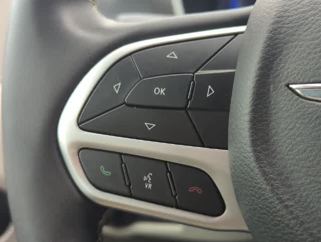 Certified 2024 Chrysler Pacifica Touring-L FWD image 25