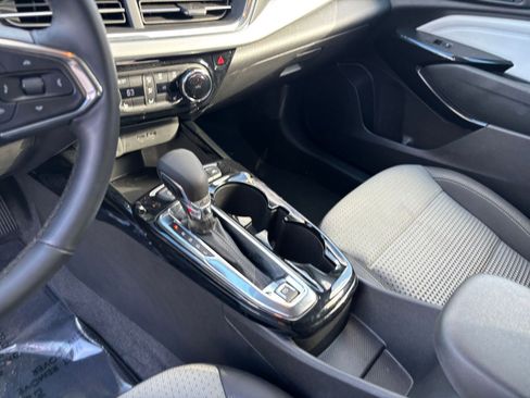 Used 2025 Chevrolet Trax LT w/ LT Convenience Package image 41