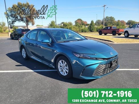 Used 2025 Toyota Camry LE image 3