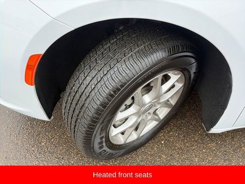 Used 2024 Chrysler Pacifica Touring-L image 16