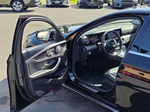 Used 2017 Mercedes-Benz E 300 image 43