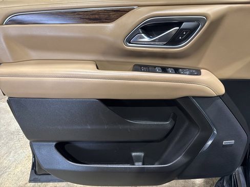 Used 2021 Chevrolet Tahoe Premier w/ Premium Package image 16