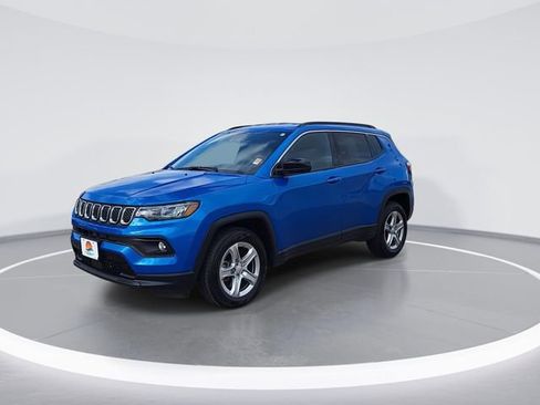 Used 2023 Jeep Compass Latitude w/ Convenience Group image 3