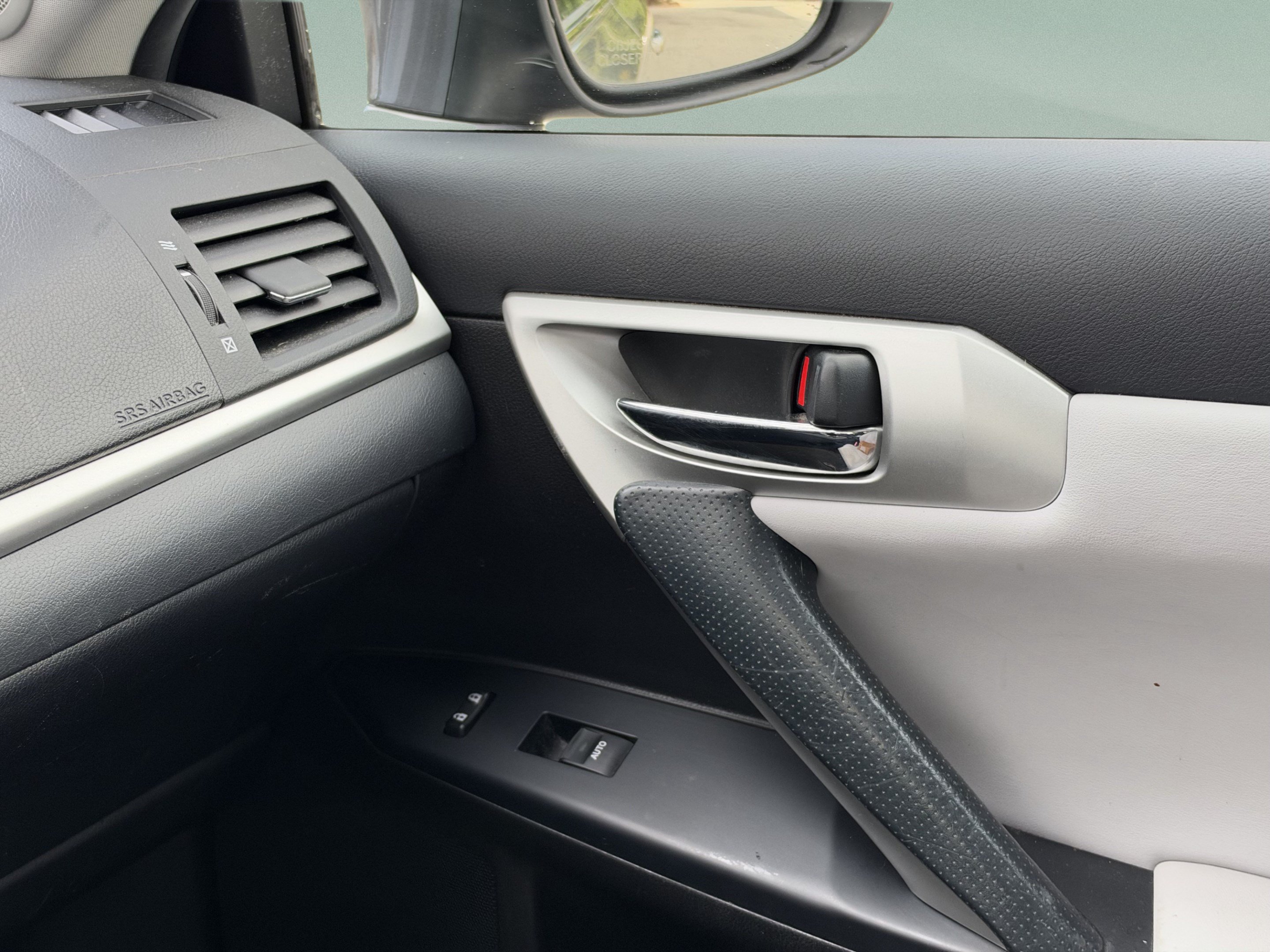 Used 2012 Lexus CT 200h Premium w/ Leather Pkg FWD image 13