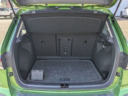 Used 2025 Volkswagen Taos SE w/ Panoramic Sunroof Package image 28