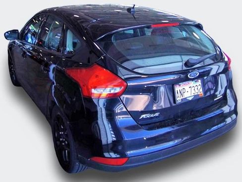Used 2016 Ford Focus SE w/ Equipment Group 201A FWD image 4