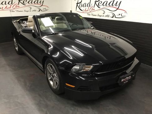 Used 2012 Ford Mustang Premium image 2