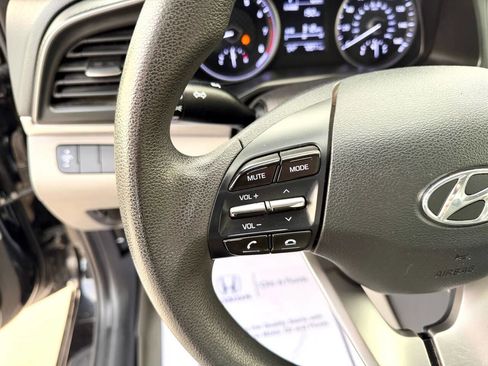 Used 2019 Hyundai Elantra SE image 15