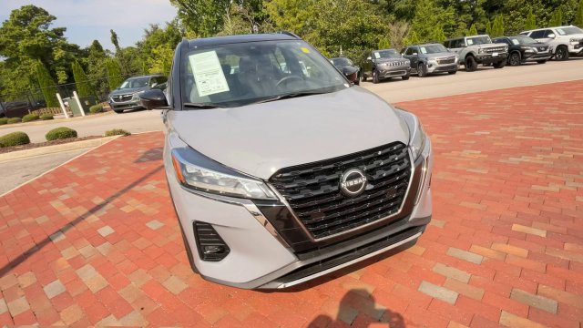 Used 2023 Nissan Kicks SR w/ SR Premium Package FWD image 4