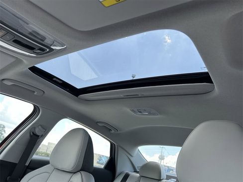 New 2025 Hyundai Elantra Limited image 24