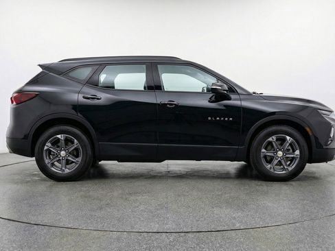 Used 2025 Chevrolet Blazer LT image 11