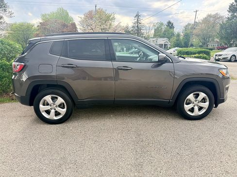Used 2019 Jeep Compass Latitude w/ Cold Weather Group AWD/4WD image 4
