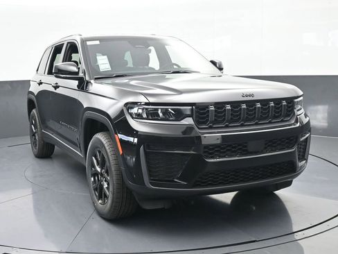 New 2026 Jeep Grand Cherokee Altitude image 9