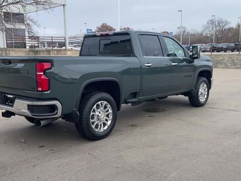 Used 2025 Chevrolet Silverado 2500 LTZ w/ LTZ Convenience Package image 8