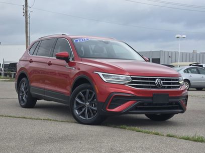 Used 2022 Volkswagen Tiguan SE w/ Panoramic Sunroof Package
