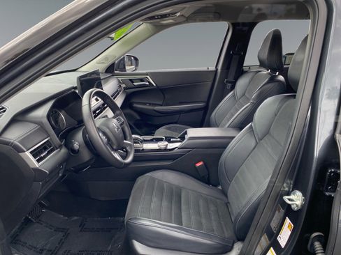Used 2025 Mitsubishi Outlander AWD image 9