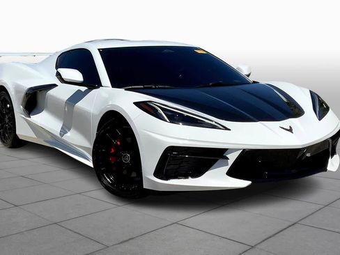 Used 2025 Chevrolet Corvette Stingray Coupe w/ 1LT image 2