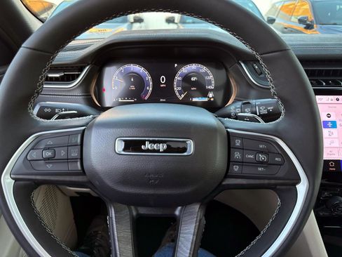New 2025 Jeep Grand Cherokee Limited image 13