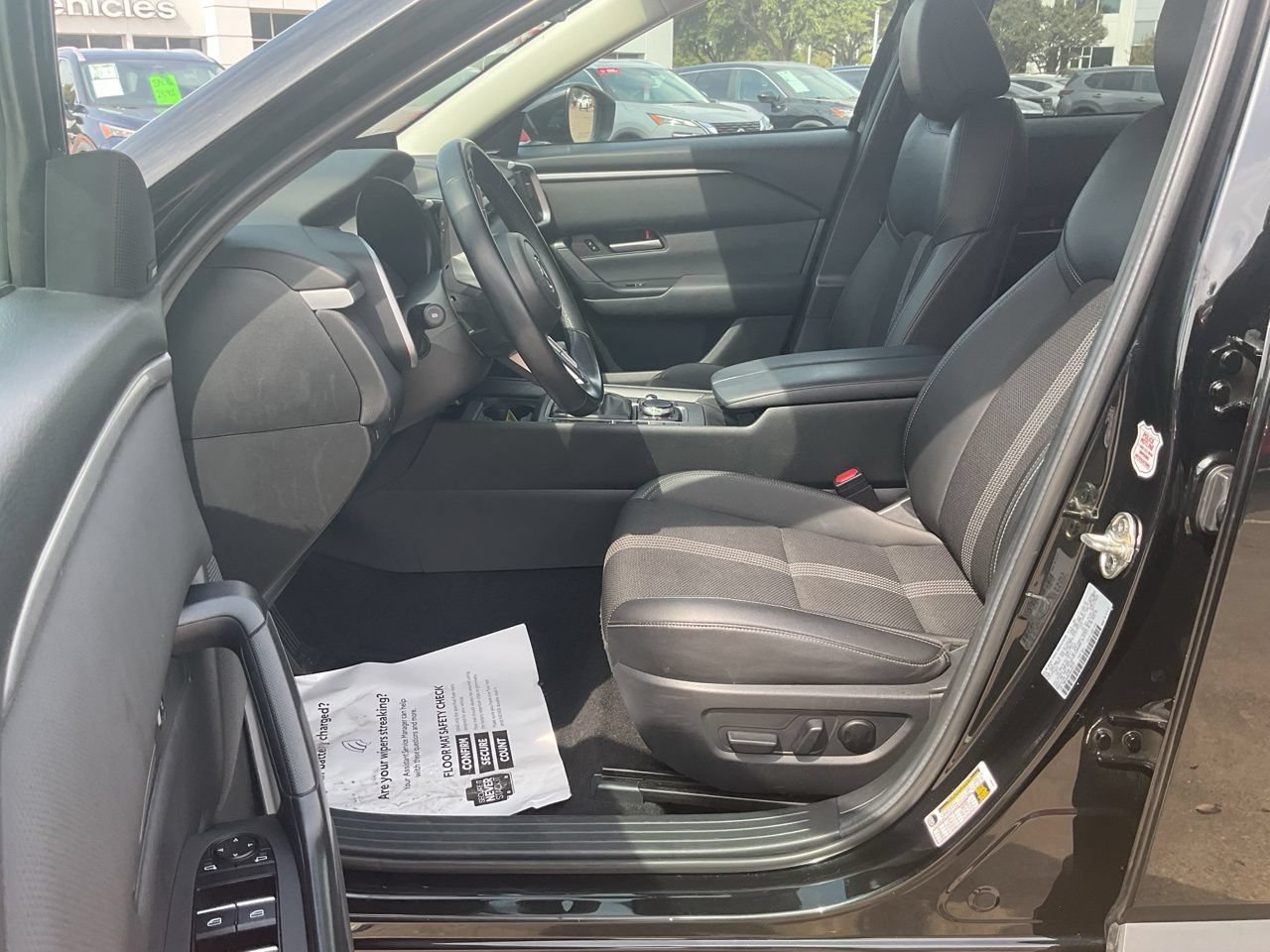 Used 2025 MAZDA CX-50 AWD 2.5 S w/ Premium Package image 9